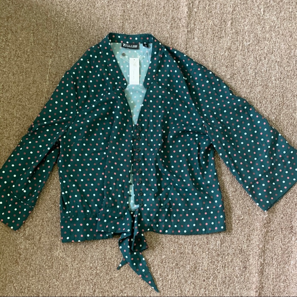 Green pok-a-dot crop blouse